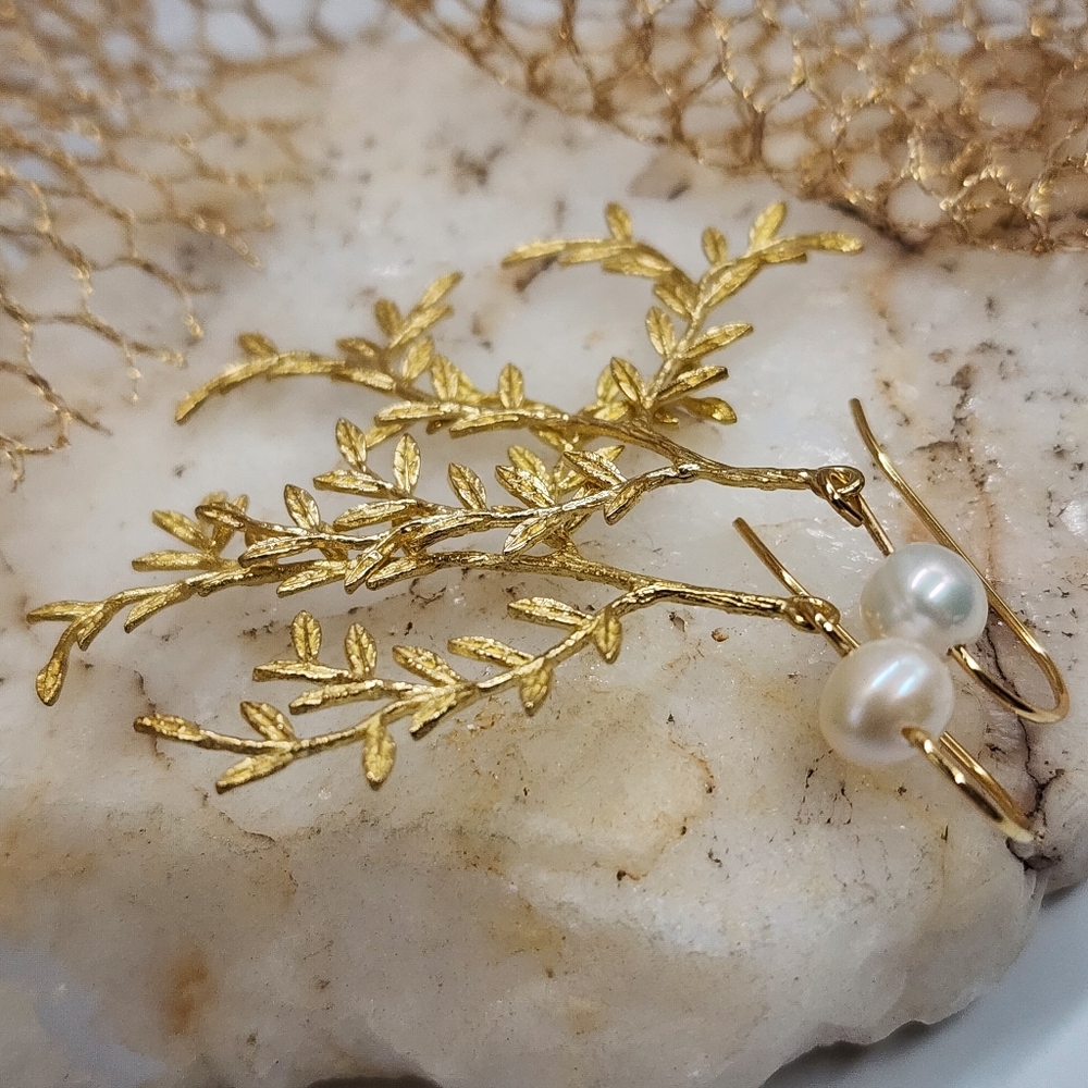 Johnny Was Jewelry Floral Lightweight Earrings 18K Gold plated Real Pearl - Picture 9 of 11